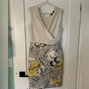 Suzy Shier white and floral bodycon dress - Size M